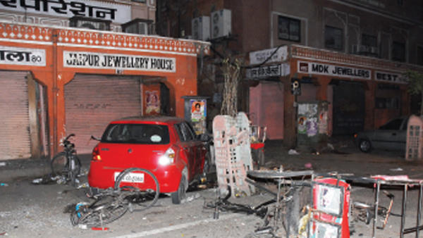 संदिग्ध लोग कर रहे घर की रैकी
