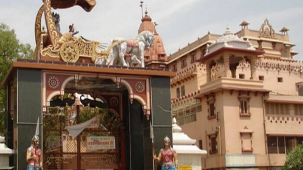 'भूमि राजा ने नीलामी में खरीदी'