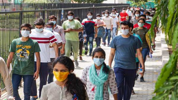 एडमिट कार्ड जांच की सामान्य प्रक्रिया को बारकोड रीडर से बदला गया