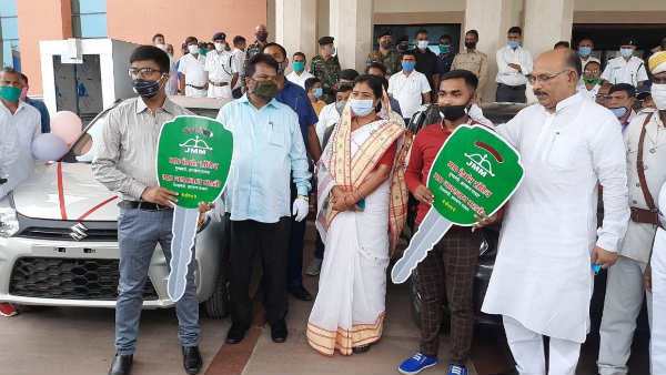 झारखंड के शिक्षा मंत्री ने निभाया अपना वादा, 10वीं-12वीं बोर्ड के टॉपर्स को गिफ्ट की कार झारखंड के शिक्षा मंत्री ने निभाया अपना वादा, 10वीं-12वीं बोर्ड के टॉपर्स को गिफ्ट की कार