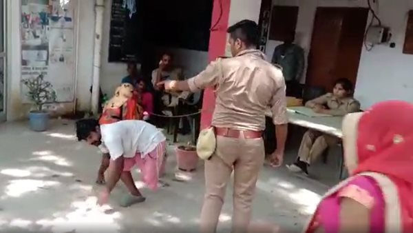 divyang e rickshaw driver beaten by constable in kannauj divyang e rickshaw driver beaten by constable in kannauj