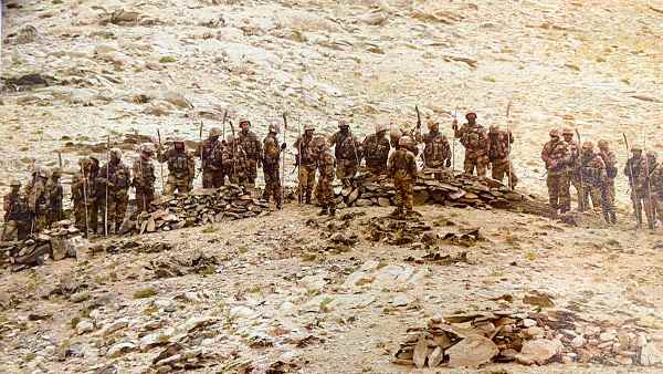 'एचजे-10 टैंक मिसाइल सिस्टम की तैनाती'