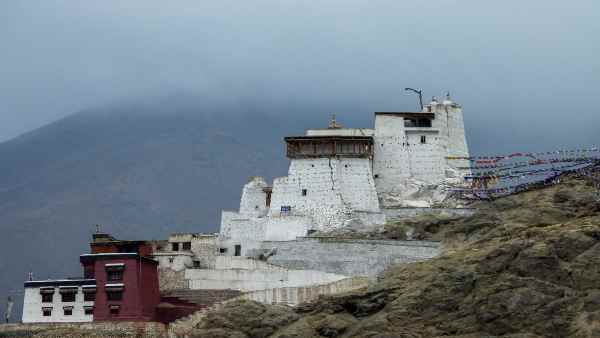 विशेषाधिकार की मांग को लेकर चुनाव बहिष्कार