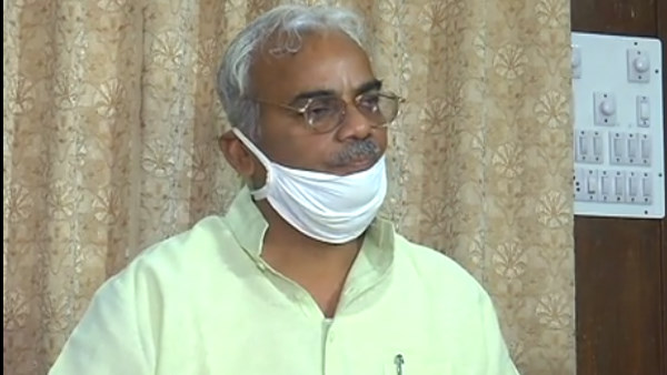 सरकार पर भी साधा निशाना