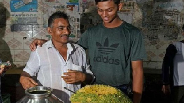 मैदान के बाहर गोलगप्पे बेचा करते थे यशस्वी