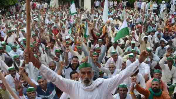 Meerut: Members of Bhartiya Kisan Union block roads against recent Agricultural bill Meerut: Members of Bhartiya Kisan Union block roads against recent Agricultural bill
