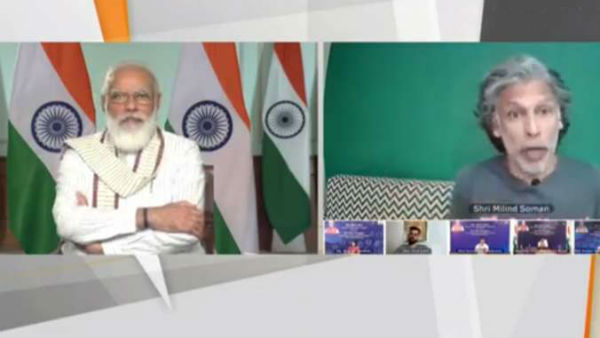 पीएम मोदी ने मिलिंद से पूछा-इंटरनेट पर जो आपकी उम्र है क्या वो सही है?