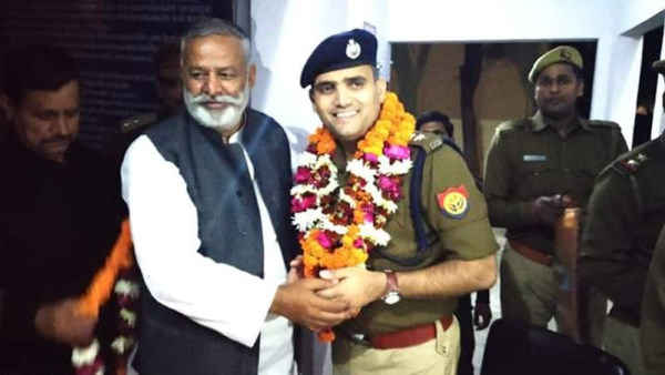 दिल्ली में घुस दंगाइयों से बचाए थे परिवार