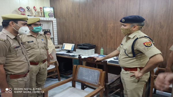 बेटे के जन्म के दो दिन बाद पहुंचे
