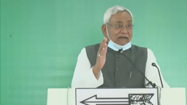 बिहार के पिछड़ेपन पर तेजस्वी के सवाल, CM नीतीश से मांगा जवाब बिहार के पिछड़ेपन पर तेजस्वी के सवाल, CM नीतीश से मांगा जवाब