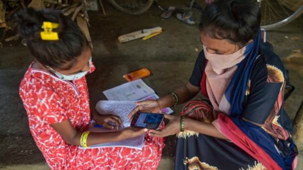 गैजेट्स मुफ्त में उपलब्ध कराएंगे स्कूल