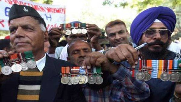 13- पूर्व सैनिकों की वन रैंक-वन पेंशन मांग 42 वर्ष बाद जाकर पूरी हुई
