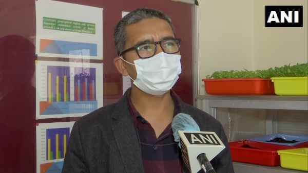 माइक्रोग्रीन प्लांट उगाने पर भी काम