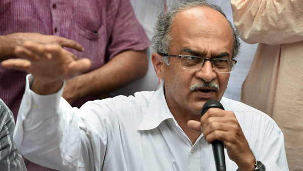 प्रशांत भूषण को दिल्ली बार काउंसिल ने भेजा नोटिस, लग सकती है उनके वकालत पर रोक! प्रशांत भूषण को दिल्ली बार काउंसिल ने भेजा नोटिस, लग सकती है उनके वकालत पर रोक!