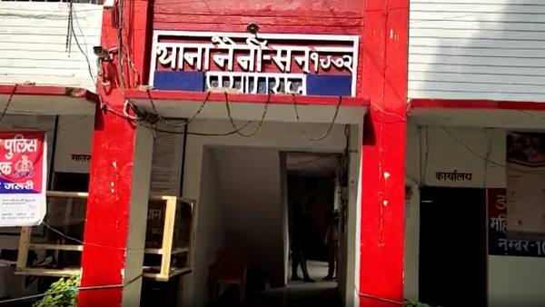 13 policemen including one inspector sent line in prayagraj 13 policemen including one inspector sent line in prayagraj