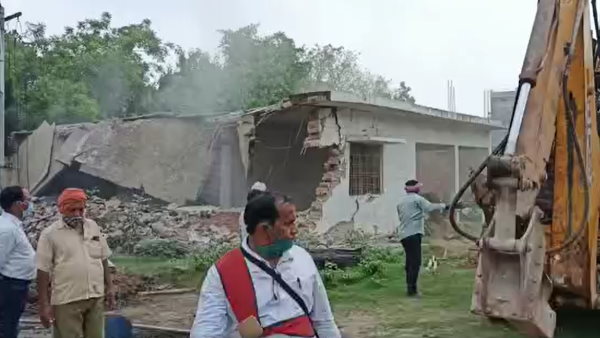 Yogi govt bulldozed buildings of relative of Atiq Ahmad Yogi govt bulldozed buildings of relative of Atiq Ahmad