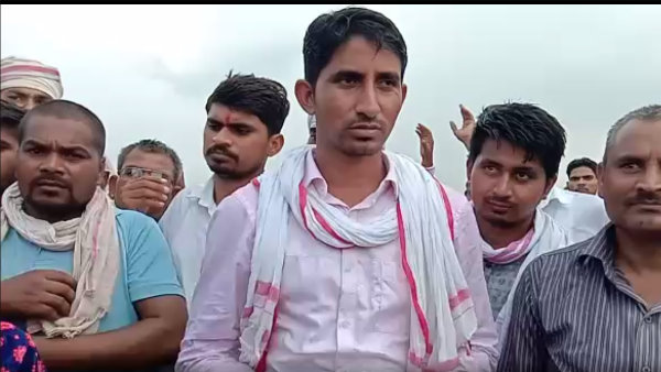 बीटीपी विधायक भी पहुंचे बेरोजगारों से मिलने