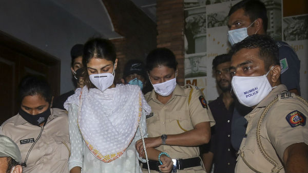 3 दिन की NCB की पूछताछ के बाद गिरफ्तार हुईं थीं रिया चक्रवर्ती