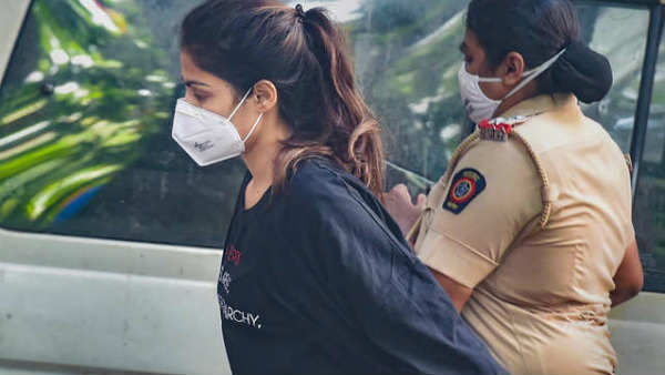 'गुलाब लाल होते हैं, बैंगनी नीला होता है'