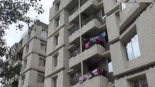 फ्लैट खाली कराने की कोई समय सीमा नहीं