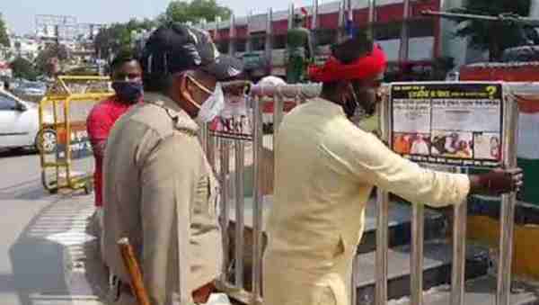 Samajwadi Party workers puts poster of physical attack accused BJP leader Samajwadi Party workers puts poster of physical attack accused BJP leader