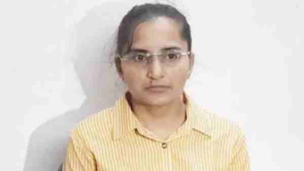घरवालों ने संजू को पढ़ने से कर दिया था मना