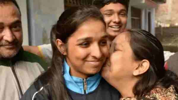 बच्चों की परवरिश के लिए मां का त्याग, सरकारी नौकरी छोड़ी