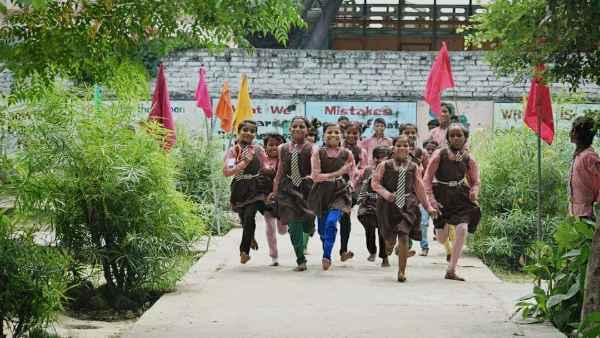 पर्यावरण जागरुकता और बच्चों को अंग्रेजी सिखाने के लिए किए ये प्रयोग