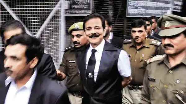 चारों सहकारी समितियों पर जमा लेने पर रोक
