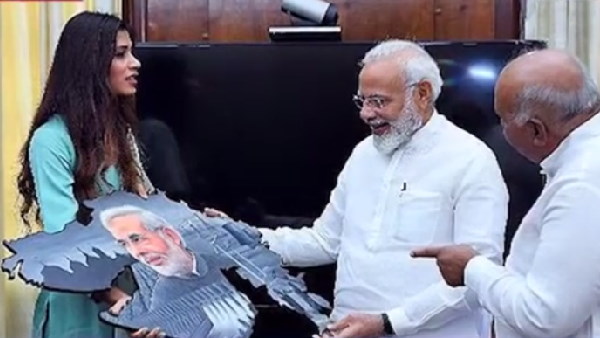 Surats female Painting Artist Sojitra Mittal Adopts 70 Children On PM Modis 70th Birthday Surats female Painting Artist Sojitra Mittal Adopts 70 Children On PM Modis 70th Birthday