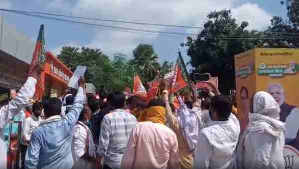 bjp workers protest outside party office besieging deputy cm sushil modi bjp workers protest outside party office besieging deputy cm sushil modi