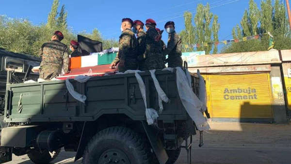7 विकास के साथ थे तैनात