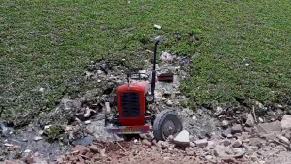 Tractor drowned in Jodhpur pond, driver saved his life, watch video Tractor drowned in Jodhpur pond, driver saved his life, watch video