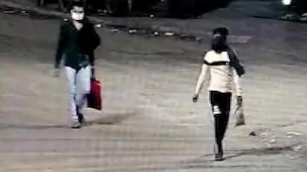 Two prisoners escaped from Mahatma Gandhi Government Hospital in Surendranagar city in Gujarat Two prisoners escaped from Mahatma Gandhi Government Hospital in Surendranagar city in Gujarat