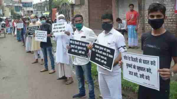 varanasi power loom workers on strike ends on third day yogi government accepts all demands varanasi power loom workers on strike ends on third day yogi government accepts all demands