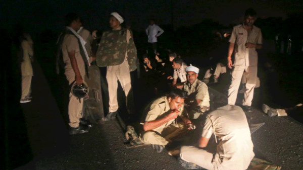 13. कितने पुलिसकर्मी संभाल रहे व्यवस्था?