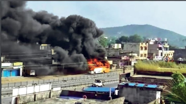 7. कब से शुरू हुआ डूंगरपुर में उग्र प्रदर्शन?