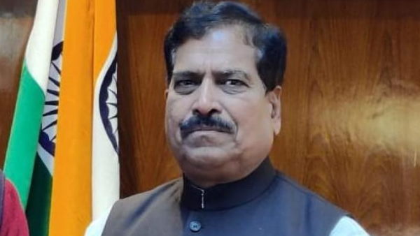 अंगाड़ी चार बार बेलगावी संसदीय क्षेत्र से सांसद रहे