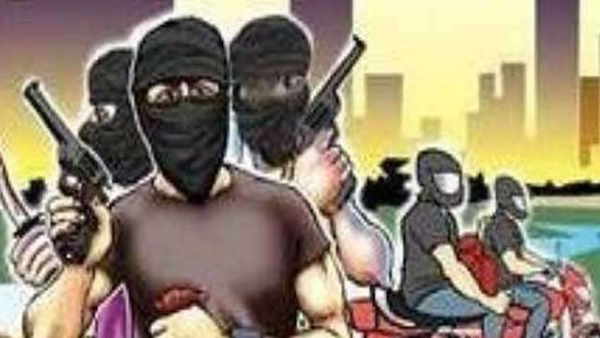 दो बैंकों में अलग-अलग बैंकों में की थी लूट