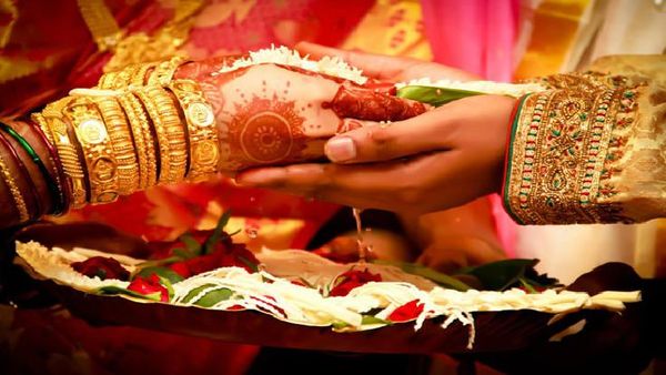 विवाह के शुभ मुहूर्त पर क्या फिर भारी पड़ेगा कोरोना का साया विवाह के शुभ मुहूर्त पर क्या फिर भारी पड़ेगा कोरोना का साया