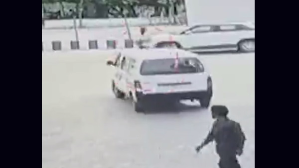 Gold worth Rs 20 lakh stolen from a car in Ahmedabad Gold worth Rs 20 lakh stolen from a car in Ahmedabad
