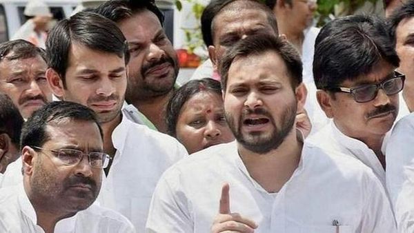 इतने बेचैन कभी न थे नीतीश, तेजस्वी के जन्म पर उठा दिए सवाल इतने बेचैन कभी न थे नीतीश, तेजस्वी के जन्म पर उठा दिए सवाल