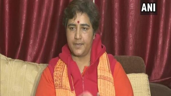 फैमिली प्लानिंग की वजह से हिंदू घट गए: प्रज्ञा ठाकुर फैमिली प्लानिंग की वजह से हिंदू घट गए: प्रज्ञा ठाकुर