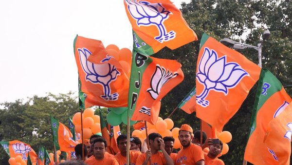 बिहार विधानसभा चुनाव: परिवारवाद-रिश्तेदारवाद जीवंत मुद्दा होकर भी मुर्दा क्यों है? बिहार विधानसभा चुनाव: परिवारवाद-रिश्तेदारवाद जीवंत मुद्दा होकर भी मुर्दा क्यों है?