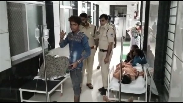 accident on Indore-Ahmedabad highway in Dhar district, 6 laborers died, 20 others injured accident on Indore-Ahmedabad highway in Dhar district, 6 laborers died, 20 others injured