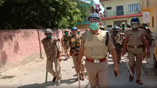 Protesting against Hathras incident stone pelted on police in city Protesting against Hathras incident stone pelted on police in city