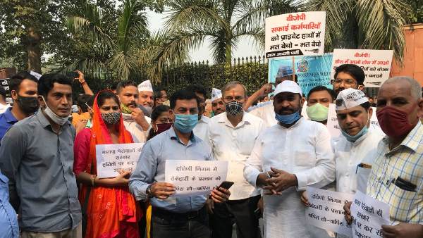 delhi, mcd, bjp, aap, aam aadmi protest, delhi sweepers, law sanitation work, aap protest against mcd, mcd delhi sanitation workers, durgesh pathak, दिल्ली, आम आदमी पार्टी, एमसीडी, भाजपा, दिल्ली सफाई कर्मचारी, दुर्गेश पाठक delhi, mcd, bjp, aap, aam aadmi protest, delhi sweepers, law sanitation work, aap protest against mcd, mcd delhi sanitation workers, durgesh pathak, दिल्ली, आम आदमी पार्टी, एमसीडी, भाजपा, दिल्ली सफाई कर्मचारी, दुर्गेश पाठक