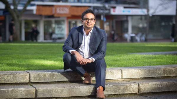 पिता 20 साल पहल गए थे न्यूजीलैंड