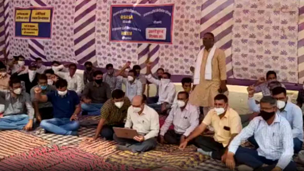 assault with JEN in Bikaner, Engineers protest against Police assault with JEN in Bikaner, Engineers protest against Police