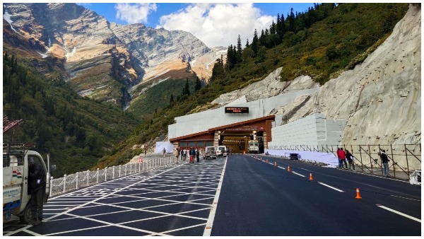 Atal Tunnel: हिमालय के पीर पंजाल रेंज में बनाई गई